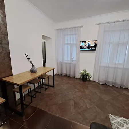 двокімнатні в центрі міста лева *