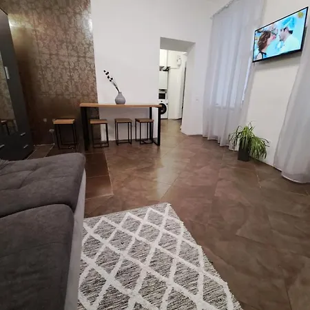 двокімнатні в центрі міста лева